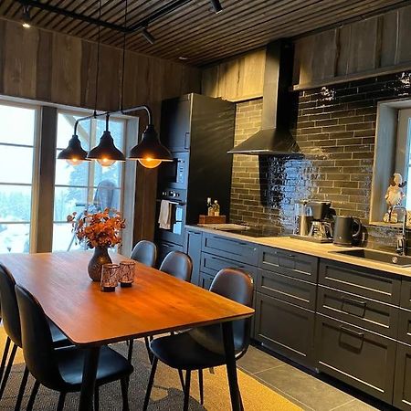 Modern Stuga Med Ski Lodge Kaensla Jarvso Luaran gambar