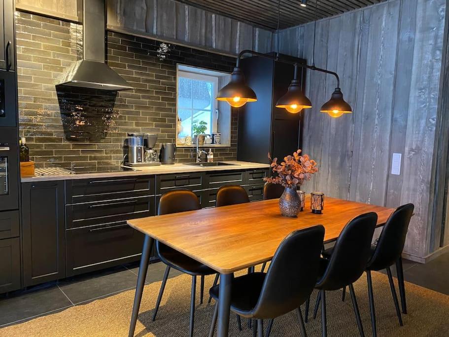 Modern Stuga Med Ski Lodge Kaensla Jarvso Luaran gambar