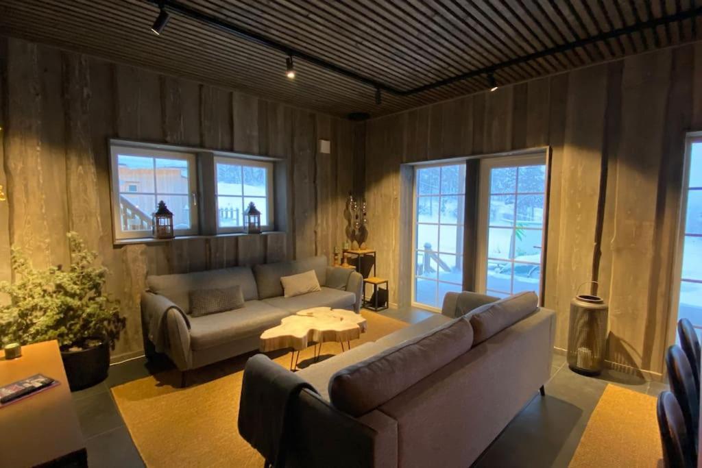 Modern Stuga Med Ski Lodge Kaensla Jarvso Luaran gambar