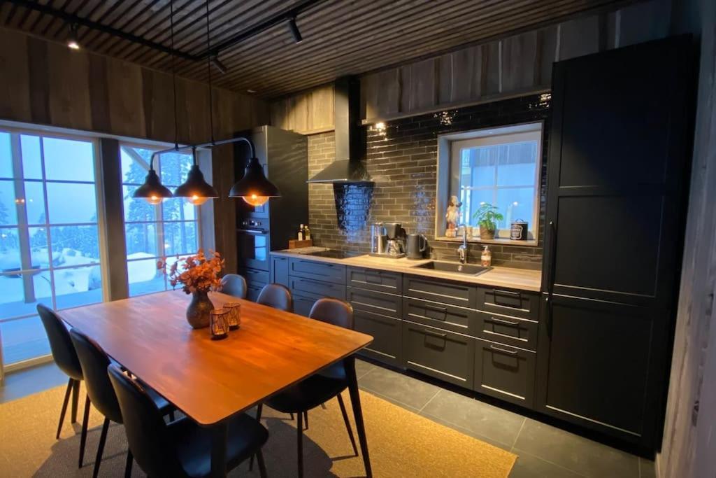 Modern Stuga Med Ski Lodge Kaensla Jarvso Luaran gambar