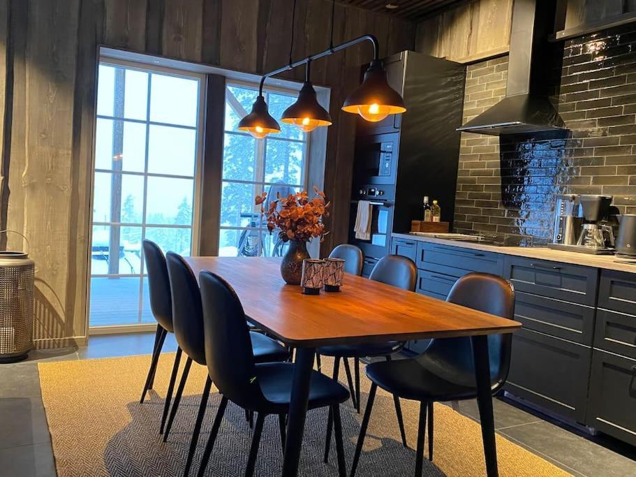 Modern Stuga Med Ski Lodge Kaensla Jarvso Luaran gambar