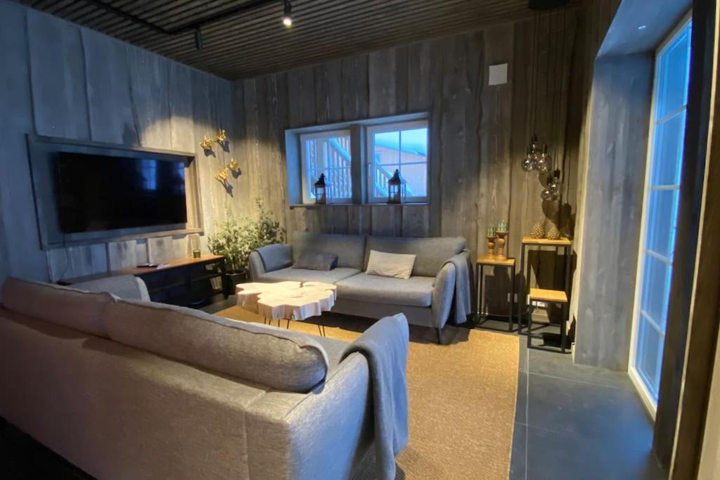Modern Stuga Med Ski Lodge Kaensla Jarvso Luaran gambar