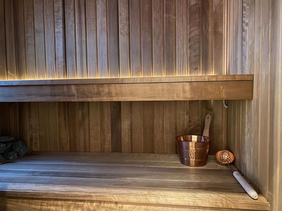 Modern Stuga Med Ski Lodge Kaensla Jarvso Luaran gambar
